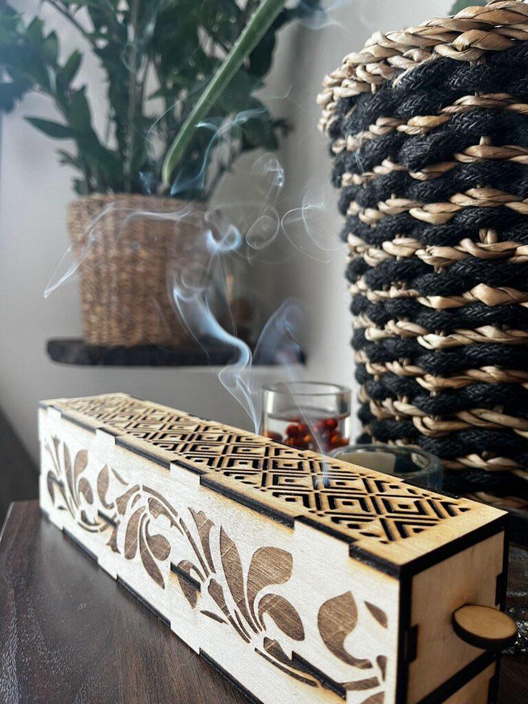 Vaderdag cadeau hout: handgemaakte houten wierookhouder van MyCreatief