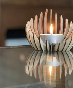 Lage houten kaarsenhouder – bloemvormig en handgemaakt