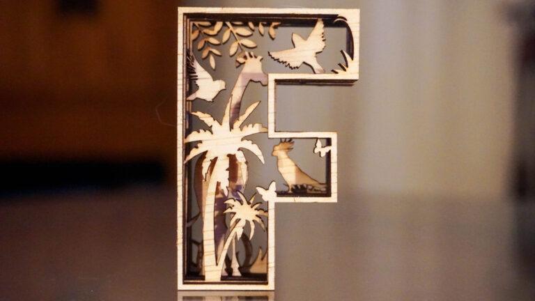 Letter F | Giraf & papegaai