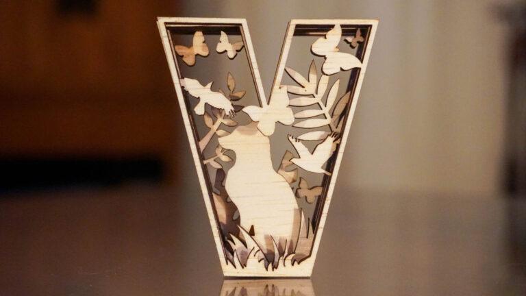 Letter V | Konijn & vlinders