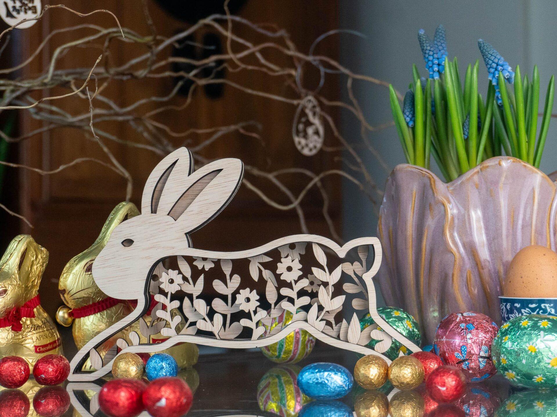 Botanische Houten Springend Paashaasje - Laser Gesneden 6-Laags Decoratie