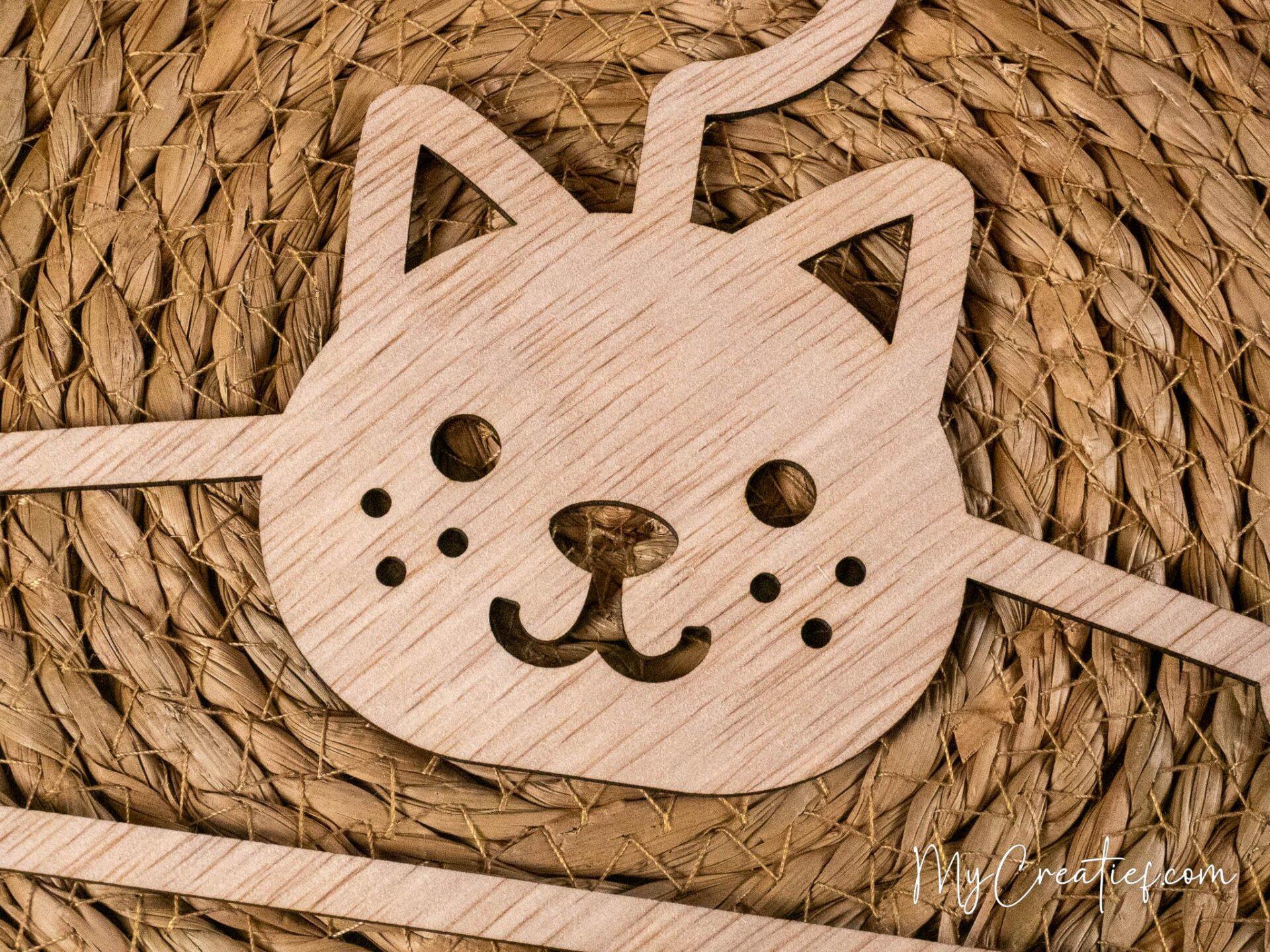 Poes, Houten babykledinghanger - Afbeelding 2