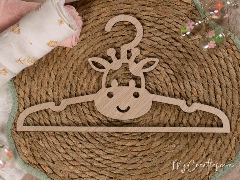 Giraf, Houten babykledinghanger