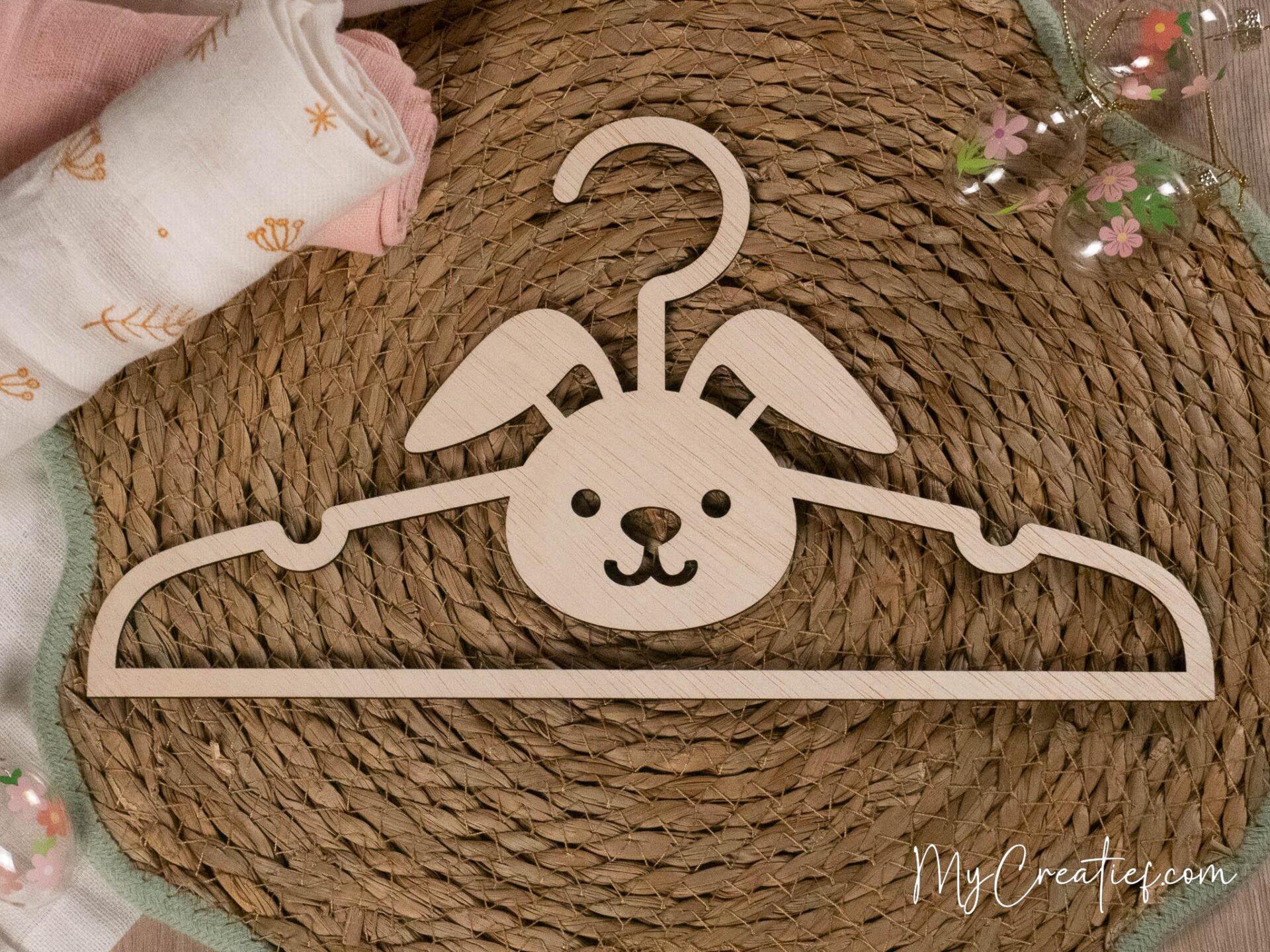 Konijn, Houten babykledinghanger