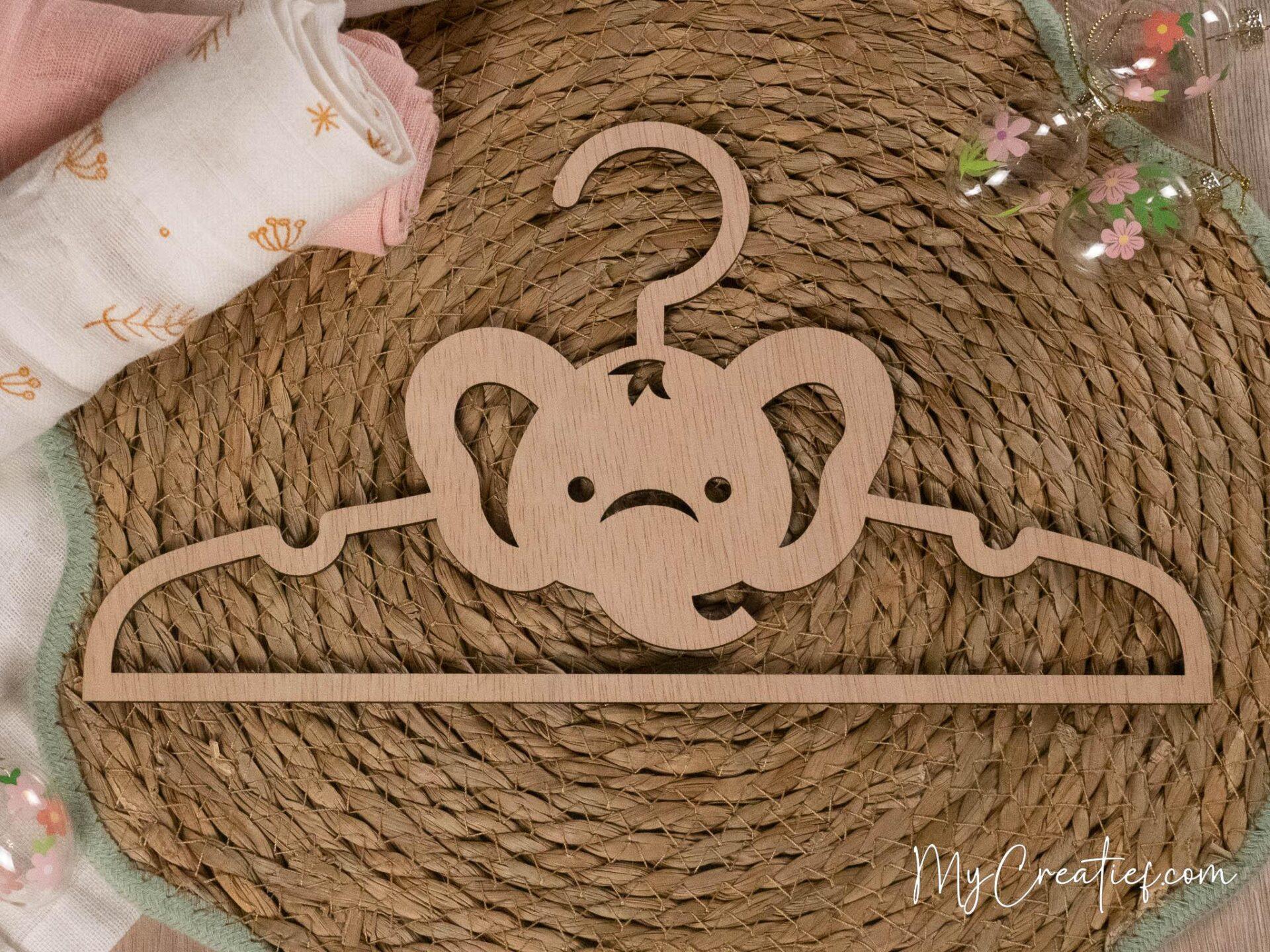 Olifant, Houten babykledinghanger
