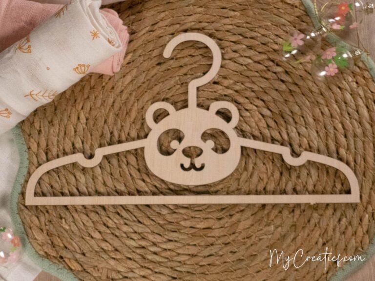 Panda, Houten babykledinghanger