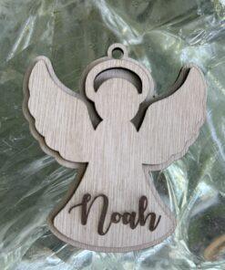 Houten kerstengel met dichte vleugels – gelaagd ornament