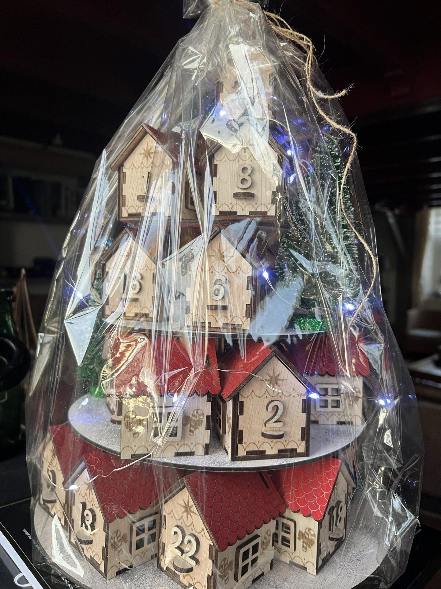 Houten Adventskalender Kerstdorp met Rode Daken - Afbeelding 5