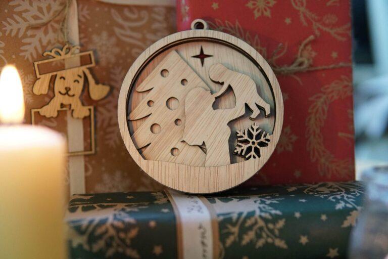Houten kerstornament moeder en kind