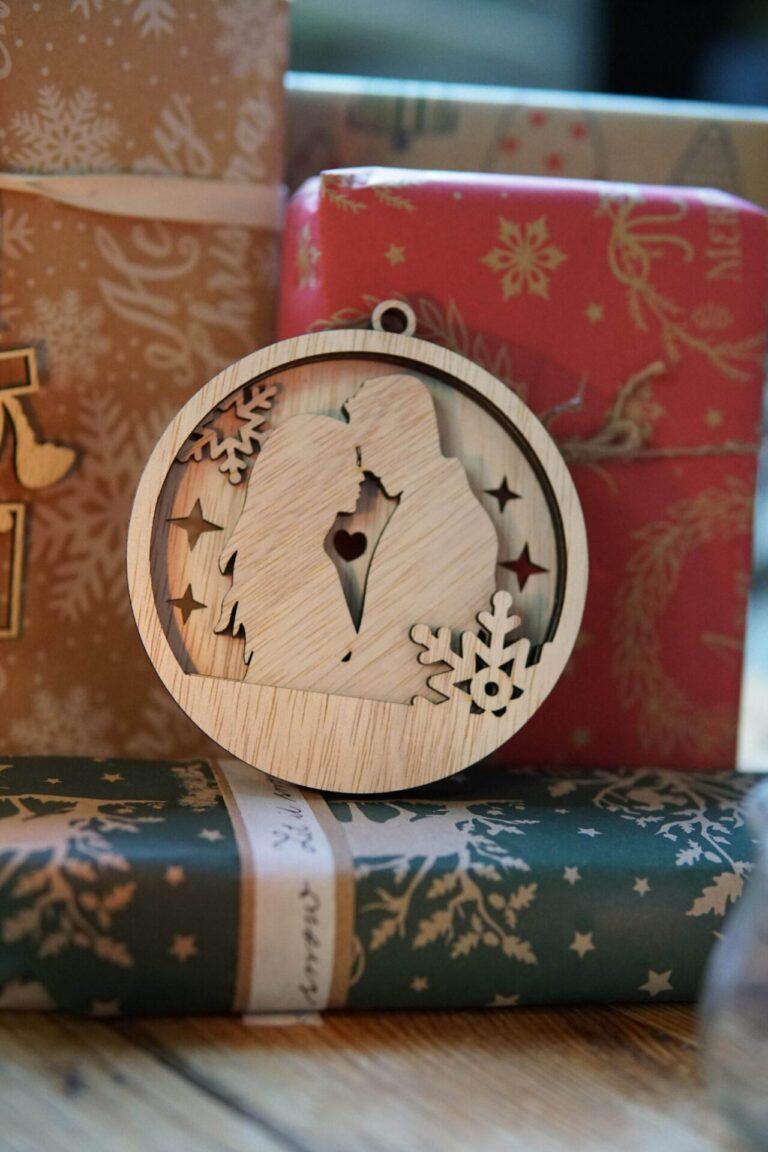 Houten kerstornament liefde