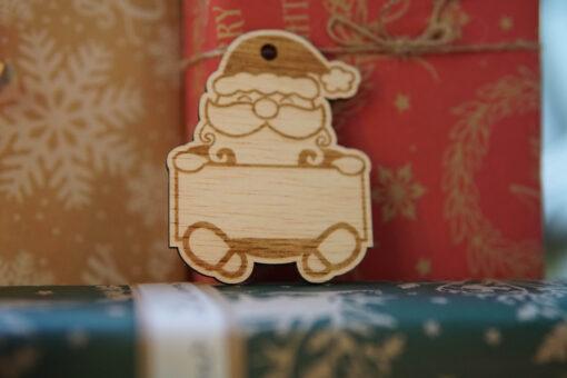 Houten kerstman ornament met naam – gepersonaliseerde kerstdecoratie